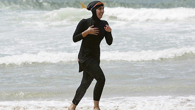 La Commission européenne fait profil bas sur le burkini