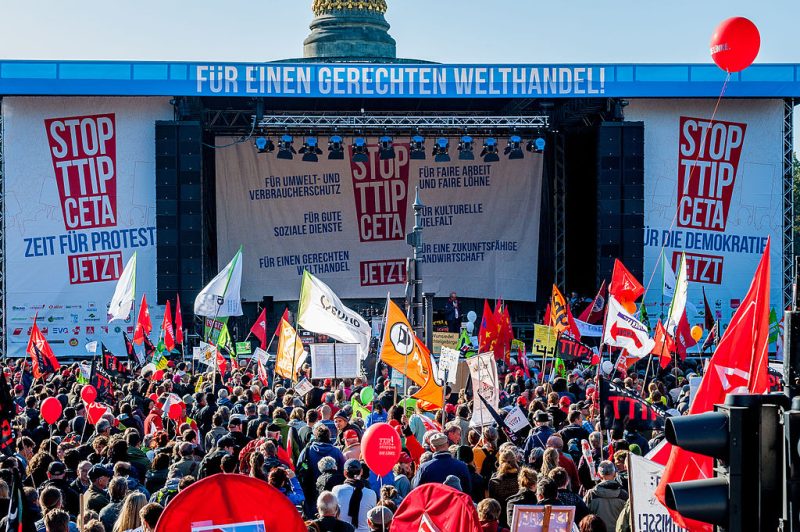 100 000 Allemands se joignent à une plainte contre l'accord CETA