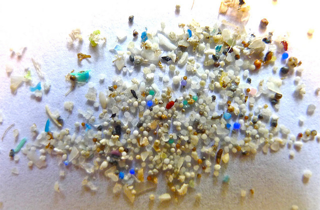 Vers une interdiction partielle des microplastiques en UE en 2020