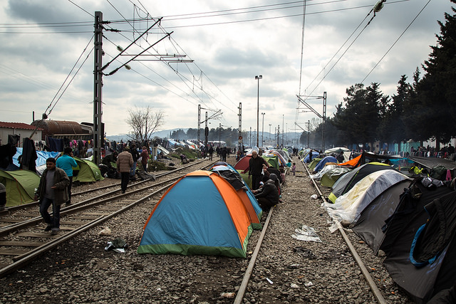 La Grèce tente de limiter le nombre de migrants dans les îles