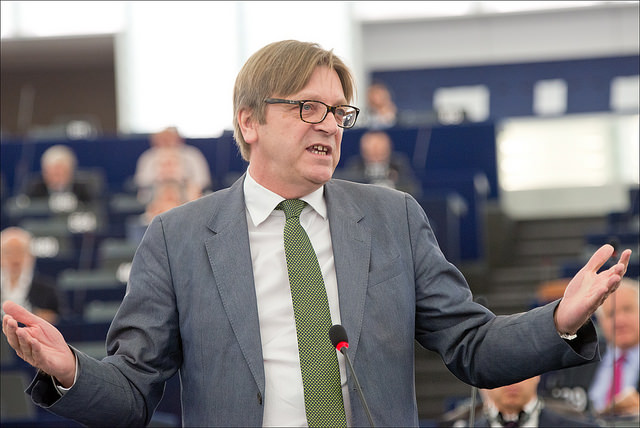 Farage juge insultant de voir Verhofstadt négocier le Brexit