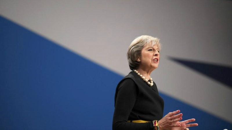 Theresa May tente de rassurer les entrepreneurs inquiets du Brexit