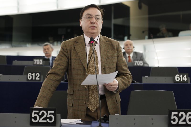 Le Parlement lève l'immunité d’un eurodéputé FN