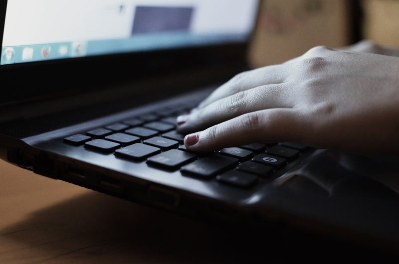 Les restrictions à l’exportation des outils de surveillance gagnent des soutiens à Bruxelles