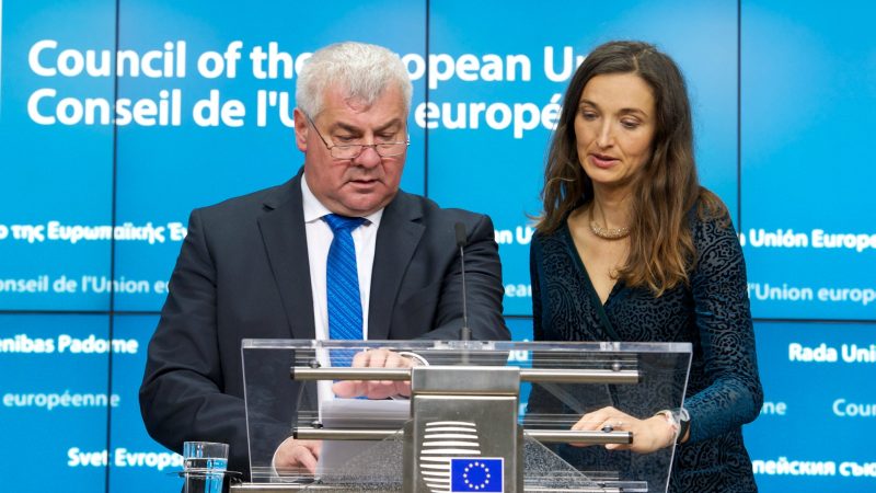 Les ministres s’accordent sur une fin «durable» des frais d’itinérance