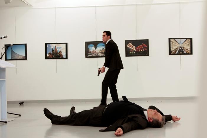 L'UE condamne l'assassinat de l'ambassadeur russe à Ankara