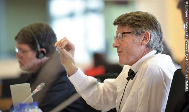 Eurodéputé discret, Vincent Peillon vise la présidentielle