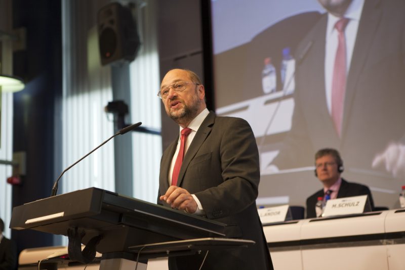 Schulz démarre la course à la chancellerie en attaquant Trump