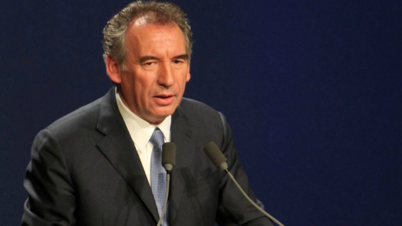 Emplois fictifs: Bayrou, Sarnez et Goulard convoqués en vue d’une mise en examen