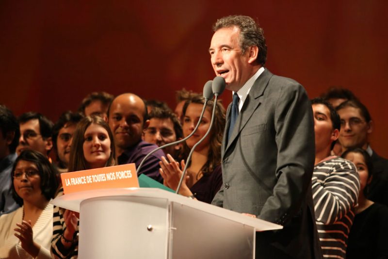 Bayrou se rallie à Macron pour contrer le FN