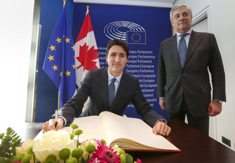 Opération séduction de Justin Trudeau au Parlement européen