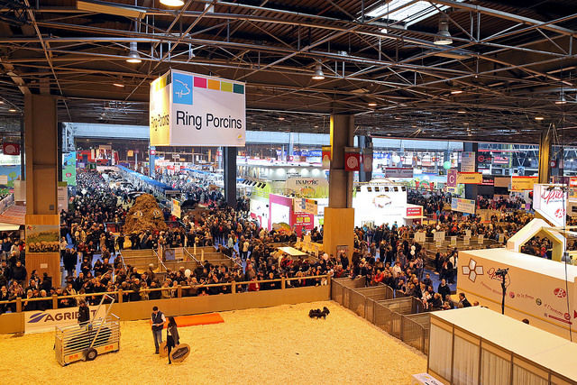 Le commissaire Hogan met les agriculteurs français en garde contre les propositions de Le Pen