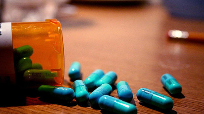Le Parlement pousse pour la baisse des prix des médicaments financés par la R&D