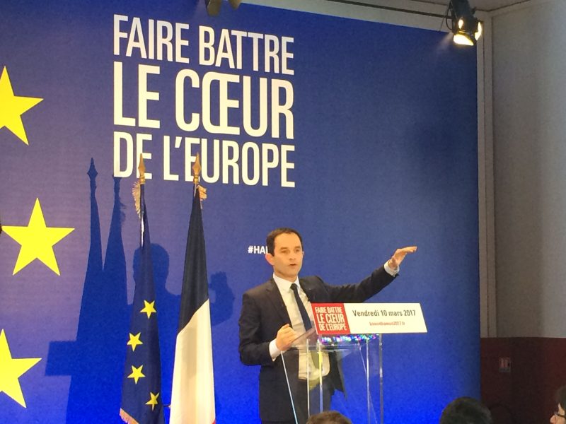 Hamon veut sortir l'Europe du "blabla" avec un "arc politique européen"