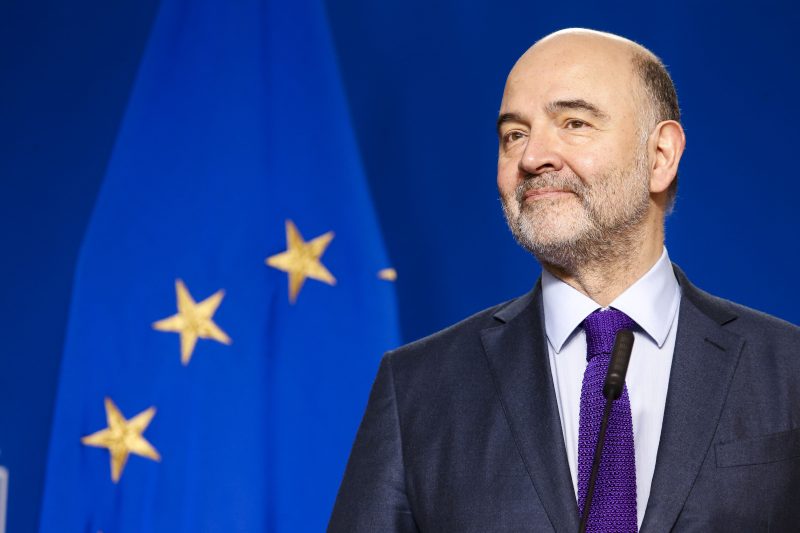 Pierre Moscovici interpelle Macron sur le déficit public