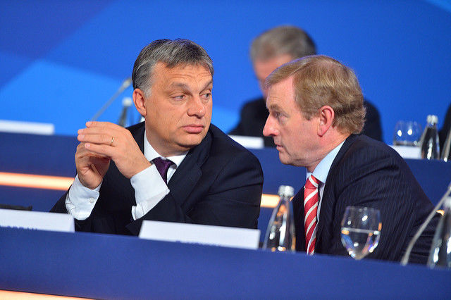 Les eurodéputés du Fidesz volent au secours d'Orbán