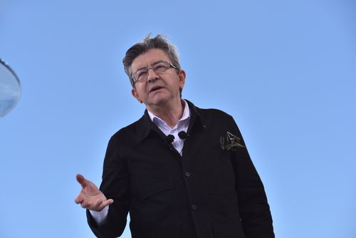 Le comportement de Jean-Luc Mélenchon comparé à celui d'Orban