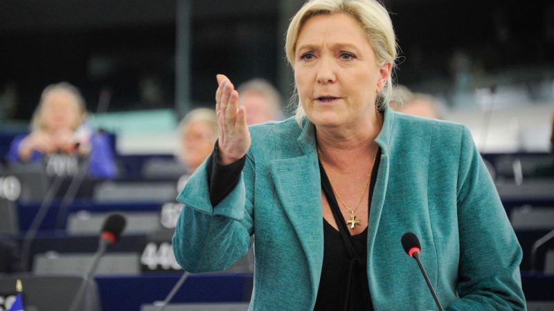 Vingt-cinq prix Nobel d'économie contre Marine Le Pen