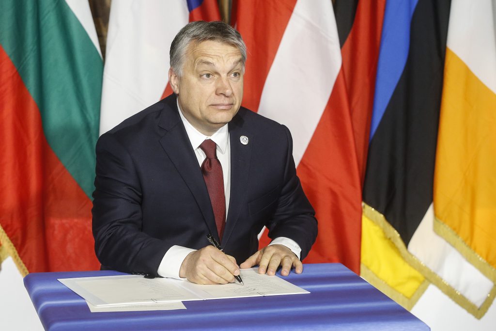 Orban signs the Rome declaration