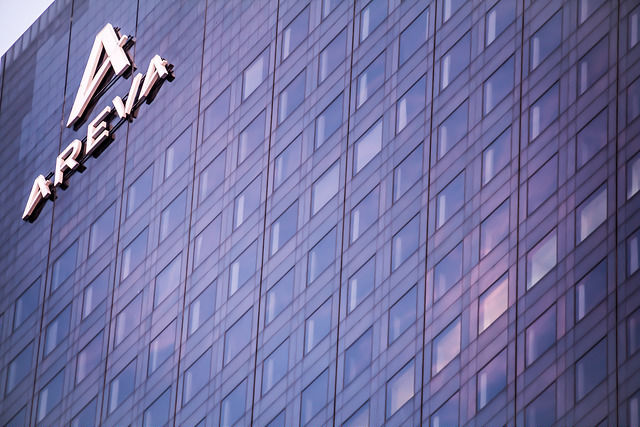 Des ONG critiquent la  faible transparence de Total et Areva en Afrique