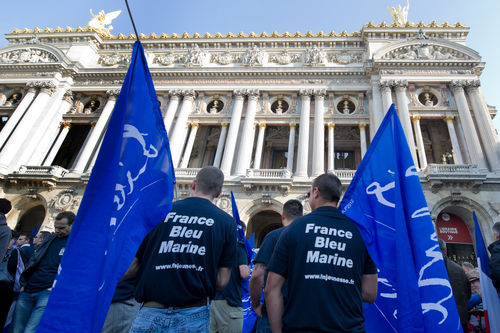 Le Pen durcit le ton contre l'immigration