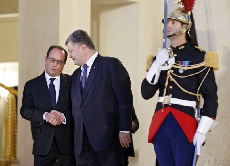 Hollande appelle Russie et Ukraine à « se montrer à la hauteur des enjeux »