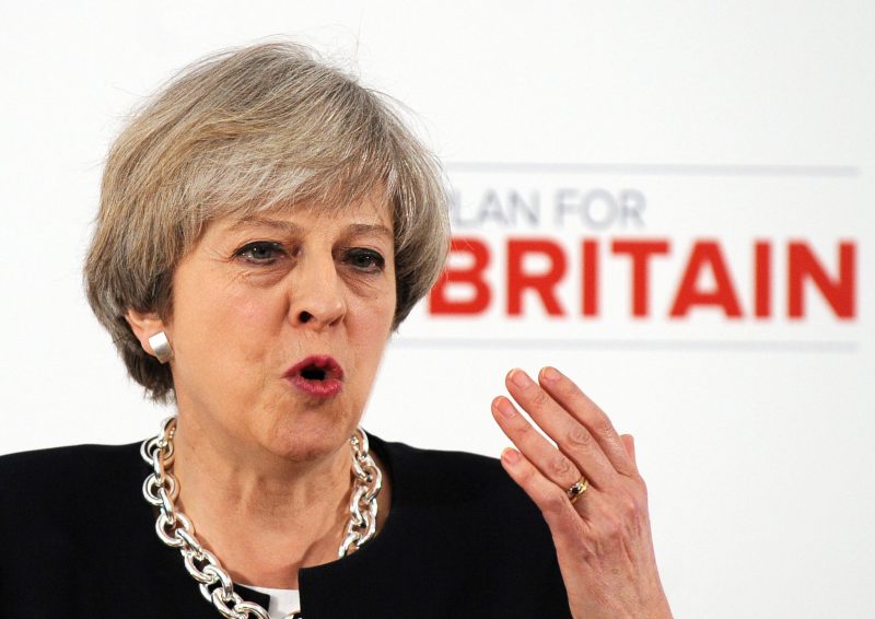 Theresa May annonce des législatives pour consolider sa majorité