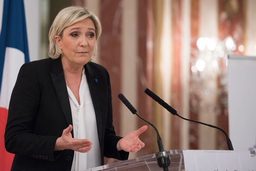 La levée de l'immunité de Le Pen avance au Parlement