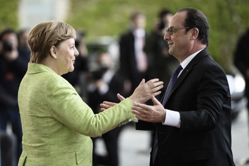 A Berlin, cérémonie des adieux avant l’arrivée de Macron