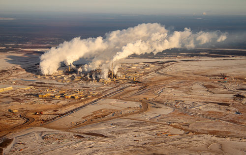 L'UE ouvre sa porte au pétrole sale du Canada