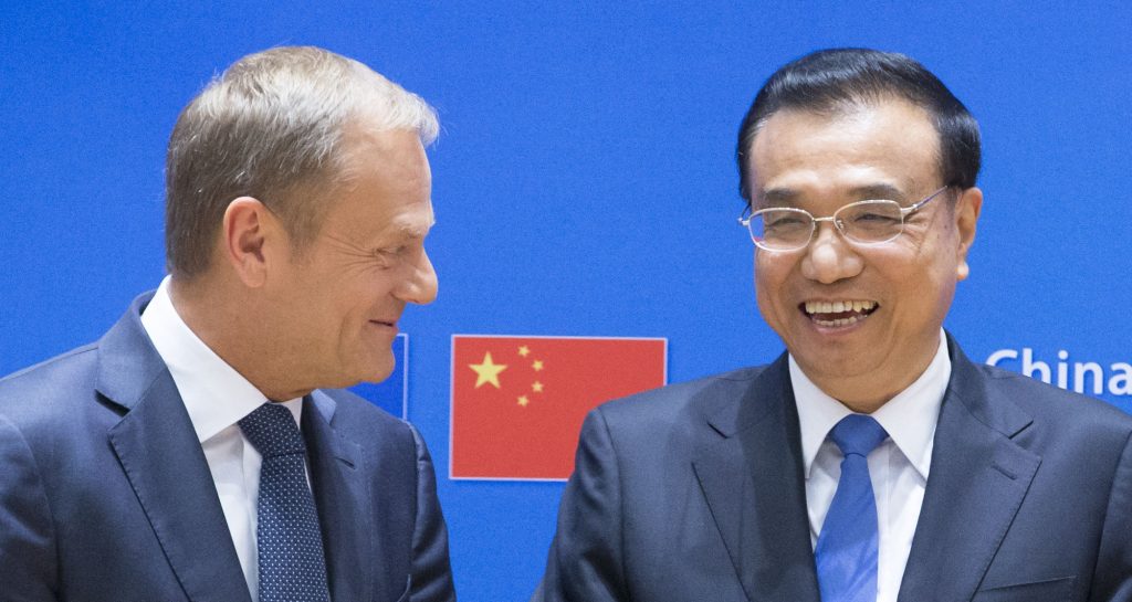 Le Premier ministre chinois, Li Keqiang, ici avec Donald Tusk EPA/Olivier Hoslet