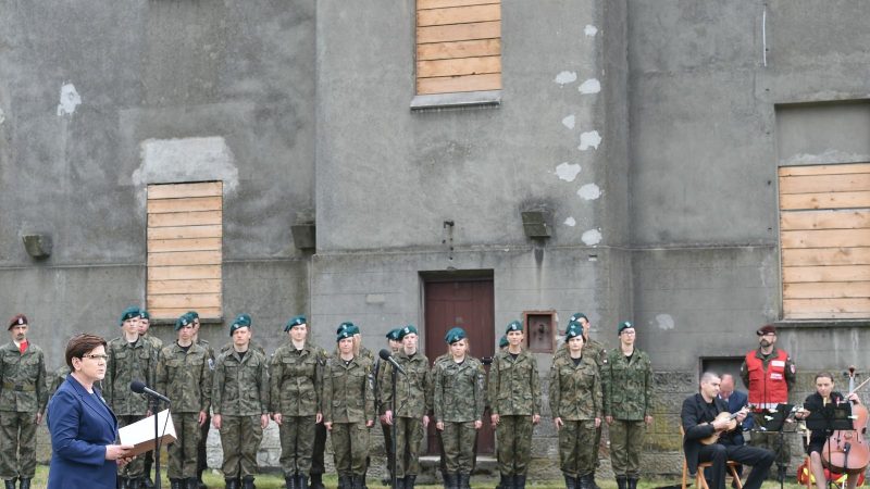 Szydło poursuit sa rhétorique anti-migrants jusqu’à Auschwitz