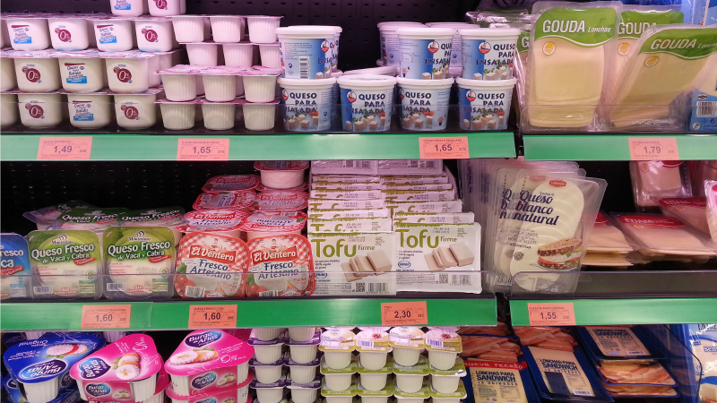 Madrid relance la guerre du lait avec l'étiquetage obligatoire