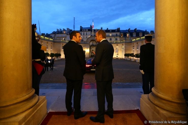Macron aborde son premier Conseil européen en électron libre