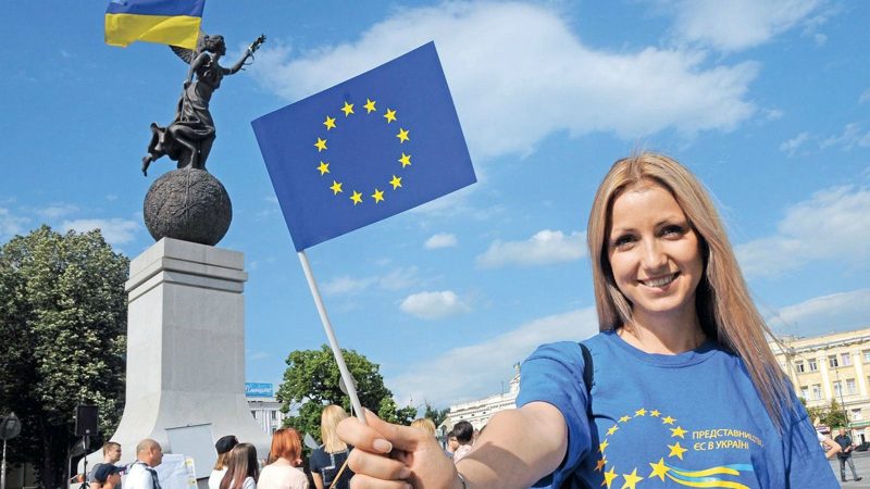 L’UE ouvre ses frontières aux Ukrainiens sous conditions
