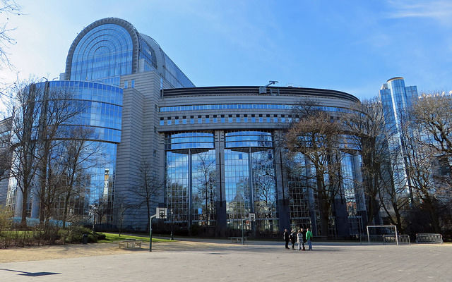 Faut-il raser le Parlement européen de Bruxelles?