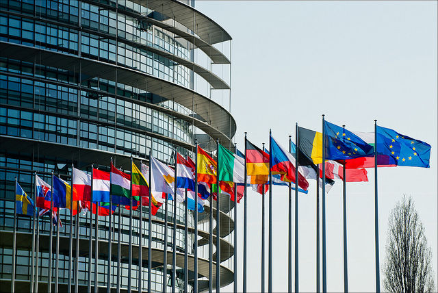 Après Macron, Merkel attendue au Parlement européen en novembre