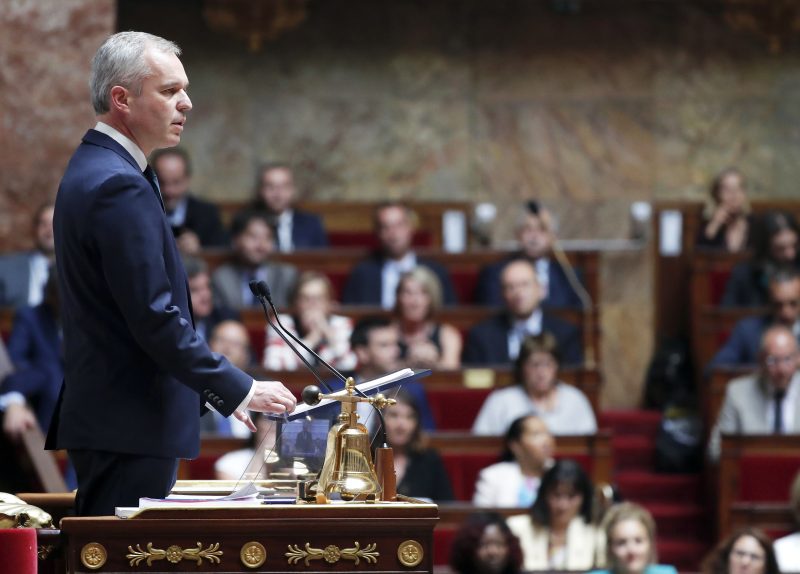 Le gouvernement reste imperméable aux critiques en nommant François de Rugy