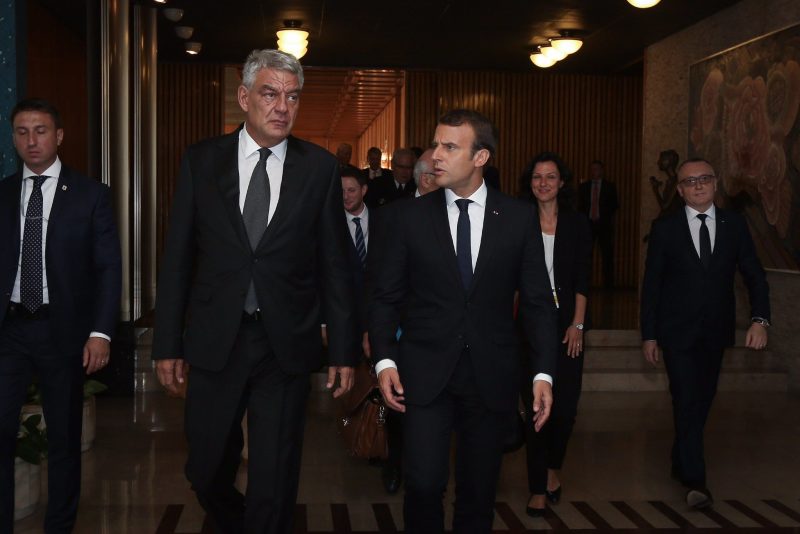 Comment Macron veut corriger sa relation avec les médias