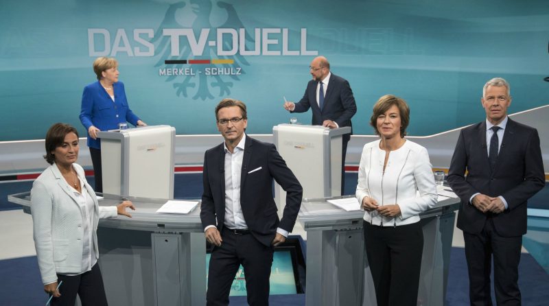 Merkel et Schulz s'affrontent courtoisement dans un débat télévisé
