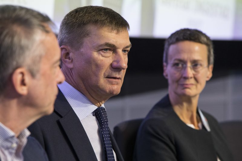 Ansip promets des règles de cybersécurité paneuropéennes