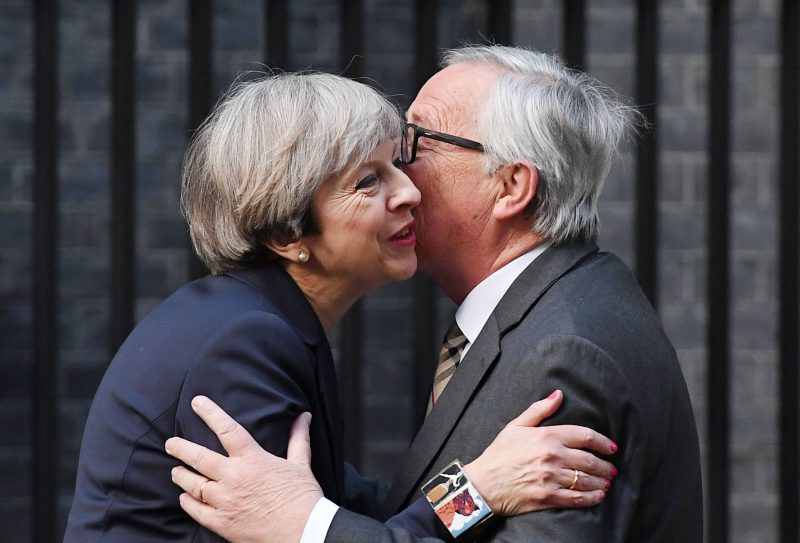 Face au flou britannique, les 27 demandent le report des négociations du Brexit