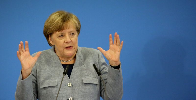 Après 100 jours au pouvoir, Merkel cherche toujours à former son gouvernement