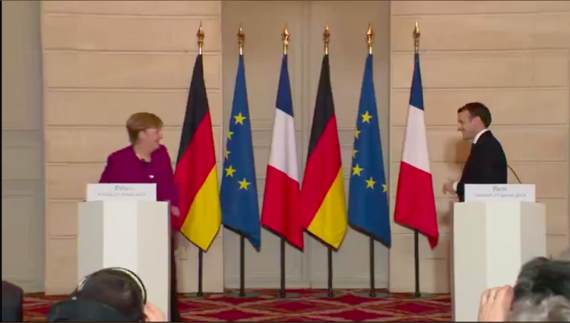 A Paris, Merkel et Macron affichent leur concorde