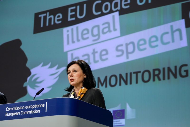 Jourová défend la liberté d’expression à l'européenne