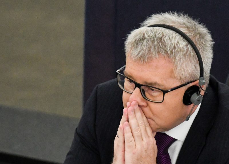 Un élu polonais démis de la vice-présidence du Parlement européen