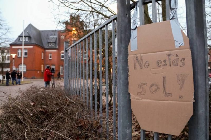 Manifestation devant la prison de Neumünster pour libérer Puigdemont