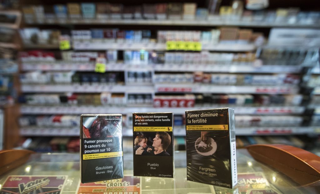 France neutral and plain cigarette packs