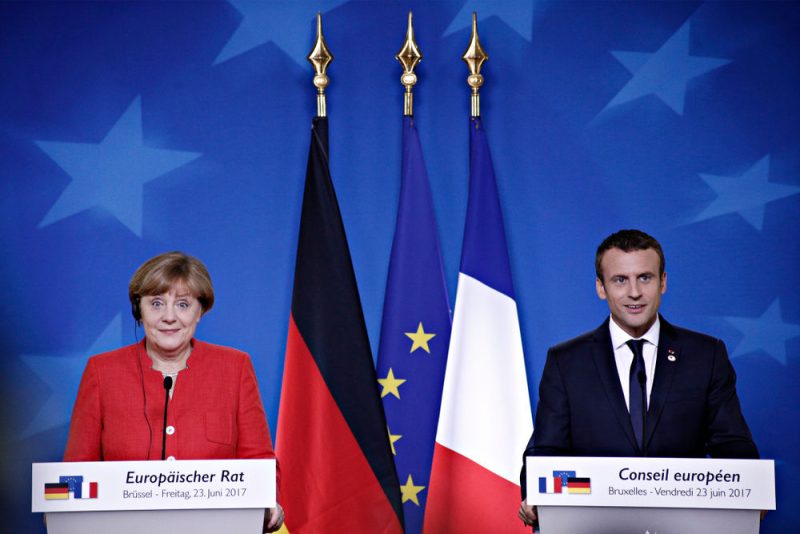 Enfin stabilisée au pouvoir, Merkel parle d'Europe avec Macron