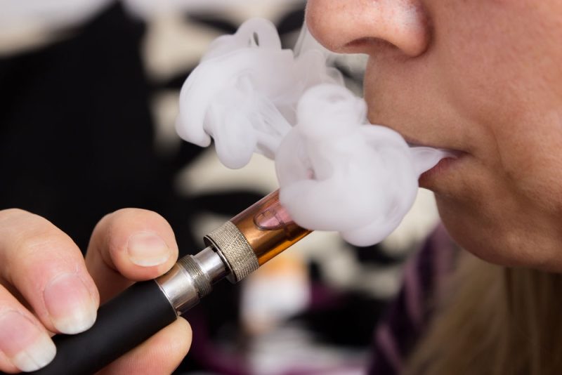 La justice grecque restreint l'utilisation des e-cigarettes